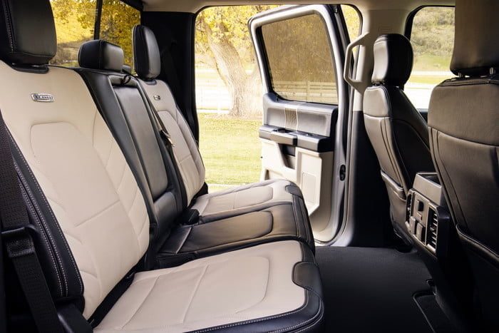 ford f series super duty 2020 450 8 700x467 c