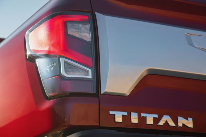 nissan titan 2020 platinum reserve 7 700x467 c