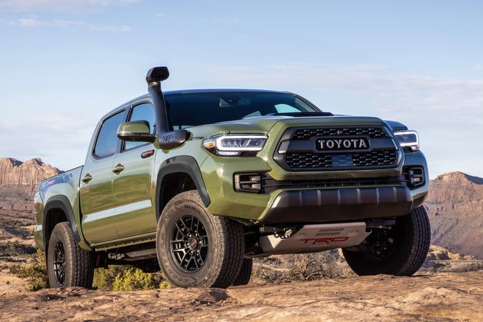 toyota tacoma 2020 salon chicago 20 trd pro army green 1 700x467 c
