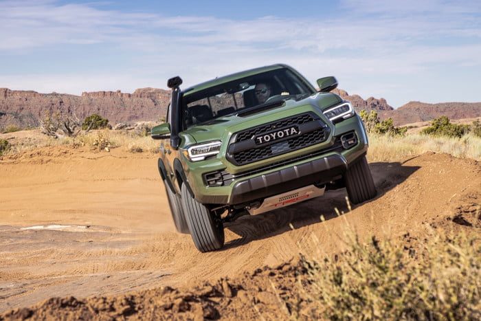 toyota tacoma 2020 salon chicago 20 trd pro army green 6 700x467 c