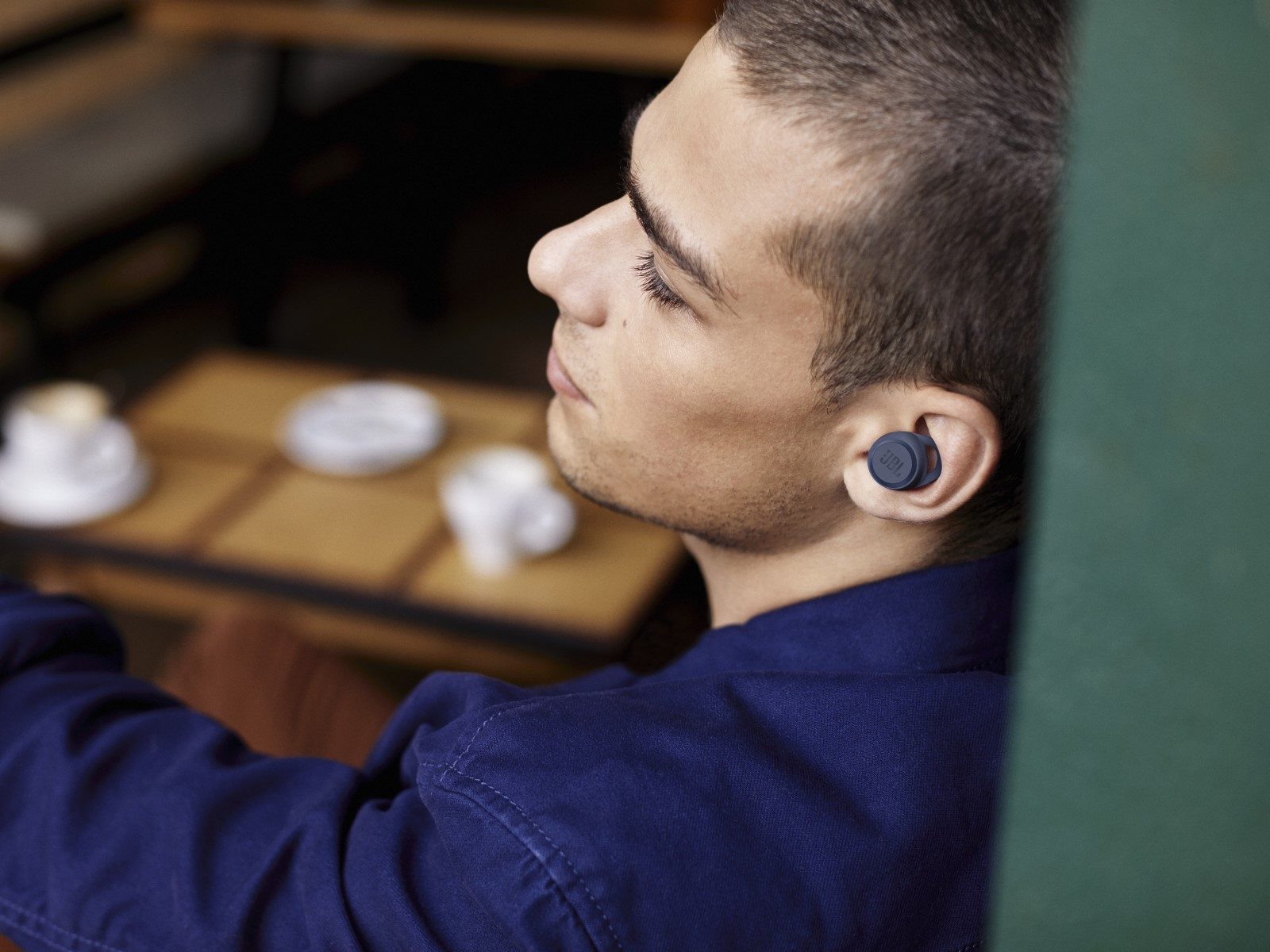 jbl pulse 4 live 300 tws ifa 2019 328883 300tws blue lifestyle image 513aa3 original 1567502314