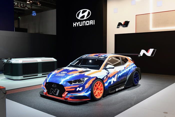 hyundai motorsport electrico carrera 38432 hyundaimotorsportrevealsthevelosternetcratiaa2019 700x467 c