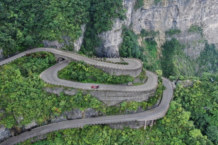 volkswagen id r electrico china record tianmen mountain 2019 2 700x467 c
