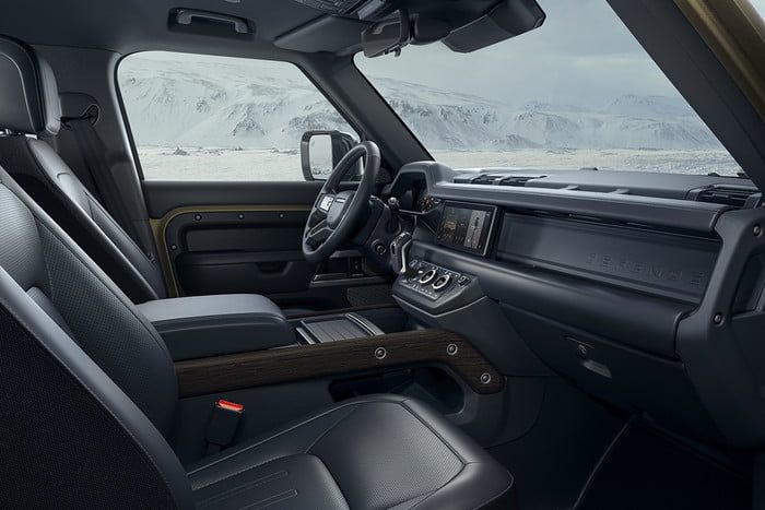 land rover defender diseno lr def 110 20my interior 100919 05 700x467 c