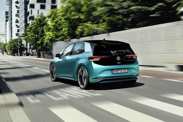 volkswagen id 3 2020 electrico vw official 2 700x467 c