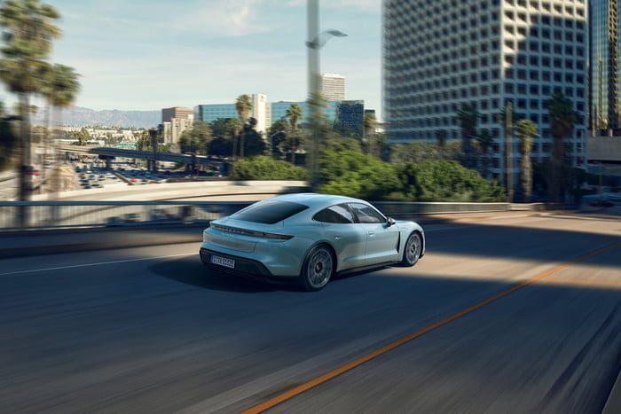 porsche taycan 4s 2020 3 700x467 c