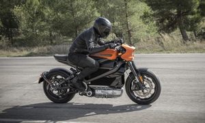 harley davidson livewire cargador action4  copia