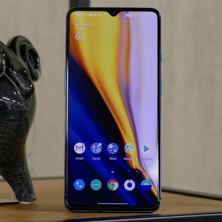 OnePlus 7T vs. iPhone 11