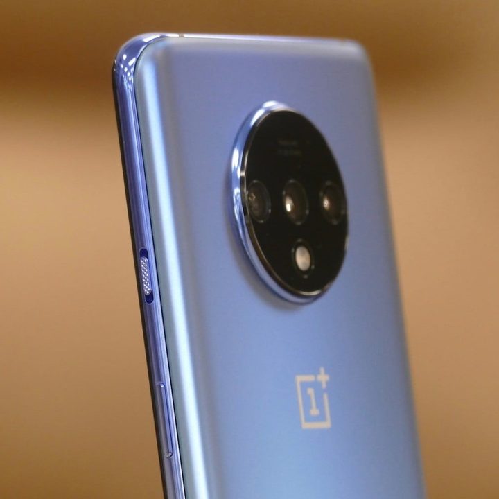OnePlus 7T vs. iPhone 11