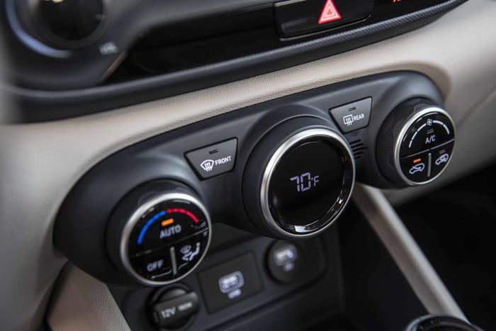 hyundai venue 2020 off 12 700x467 c