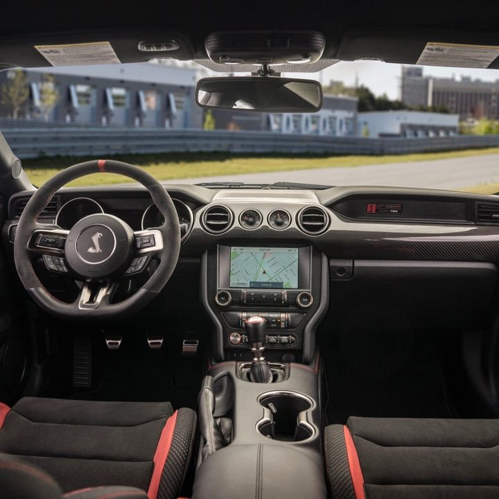 ford mustang 2020 vs mach e 2021 shelby gt350r 7 1500x1000