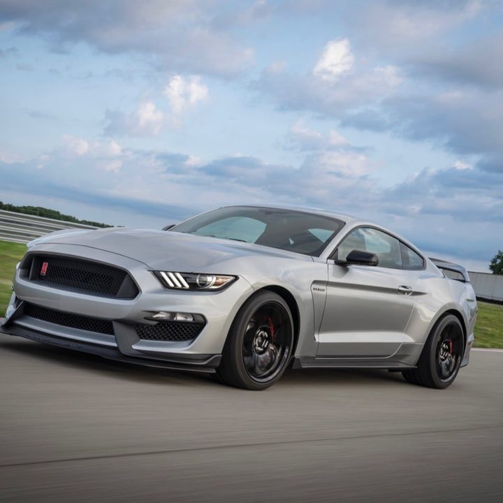 ford mustang 2020 vs mach e 2021 shelby gt350r 1500x1000