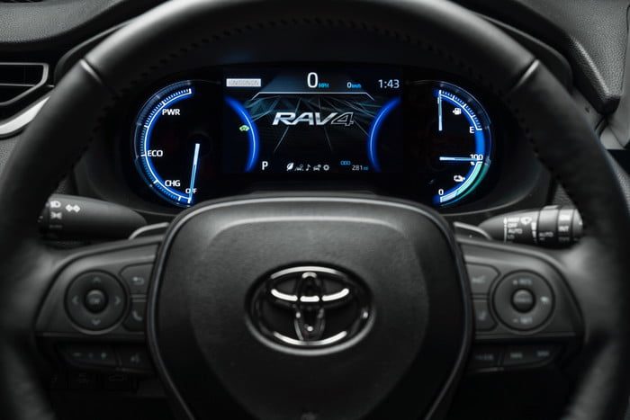 toyota rav4 prime 2021 interior 08 700x467 c
