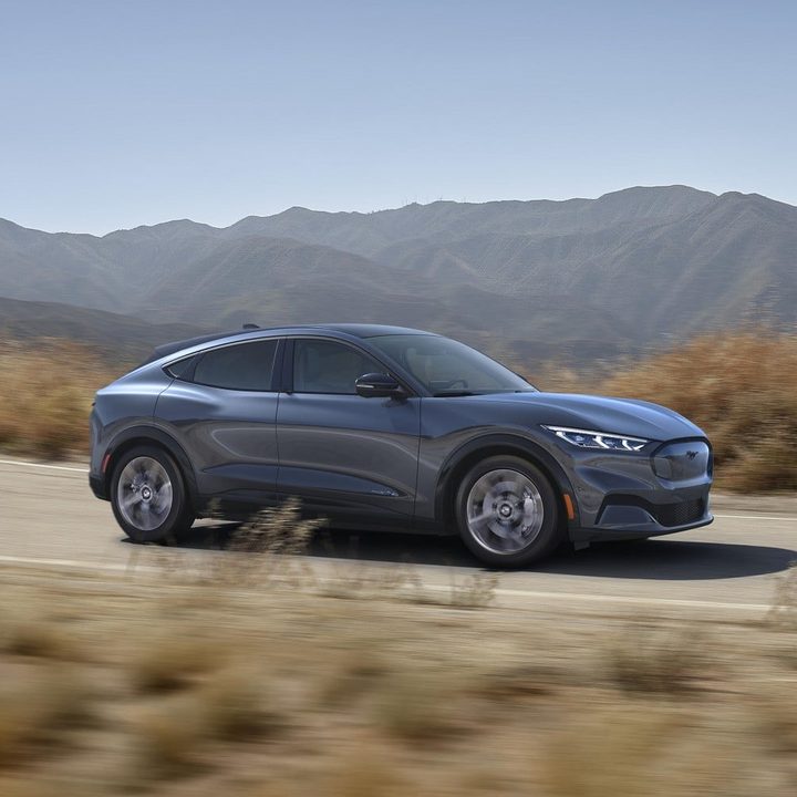 Tesla Model Y 2021 vs. Ford Mustang Mach-E