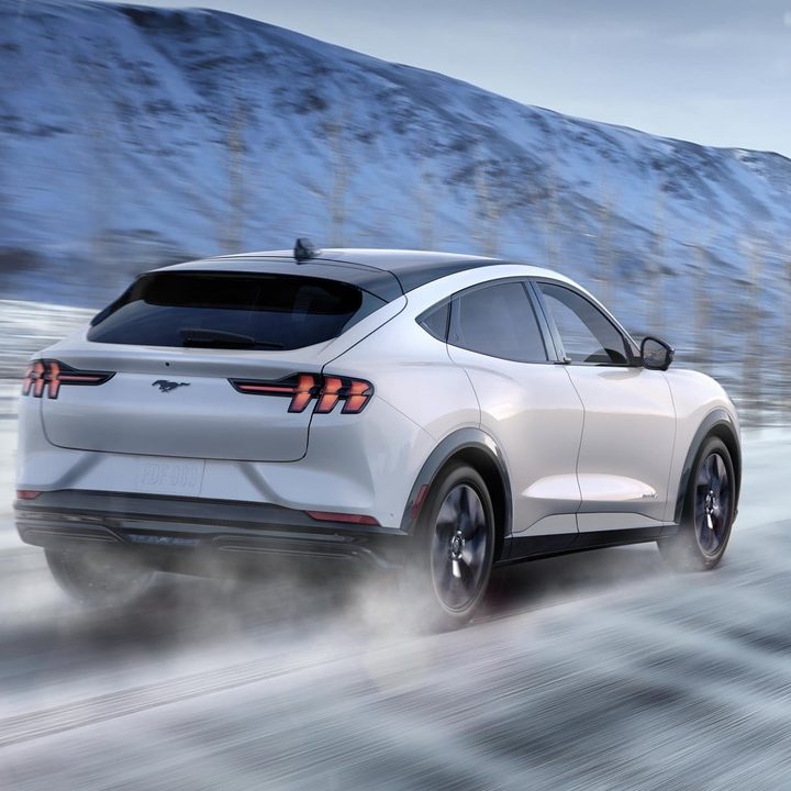 Tesla Model Y 2021 vs. Ford Mustang Mach-E