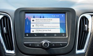 apple carplay vs android auto feat