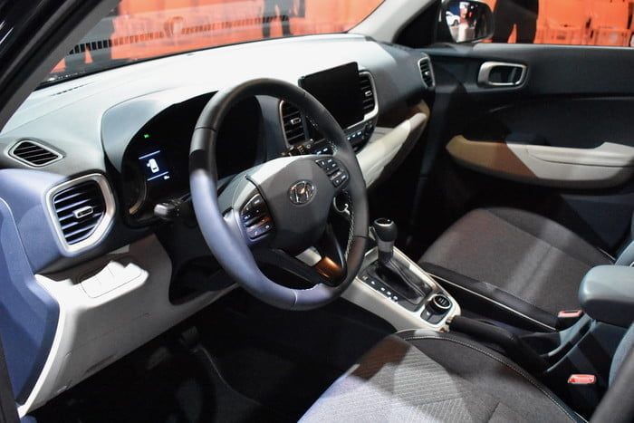 hyundai venue dsc 0022 2 700x467 c