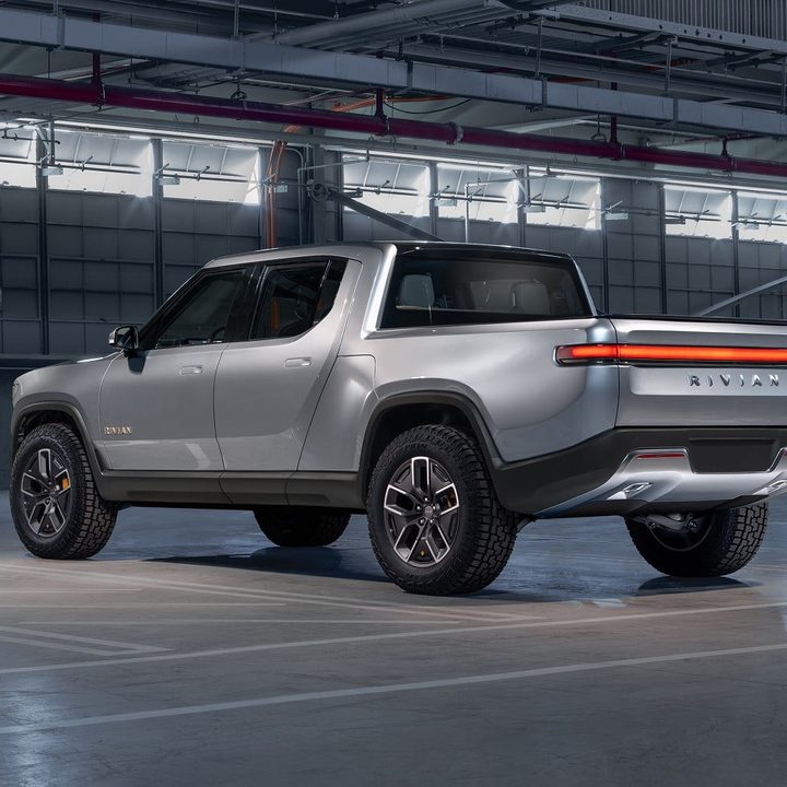 tesla cybertruck 2021 vs rivian r1t 1122 back 1 1500x1002