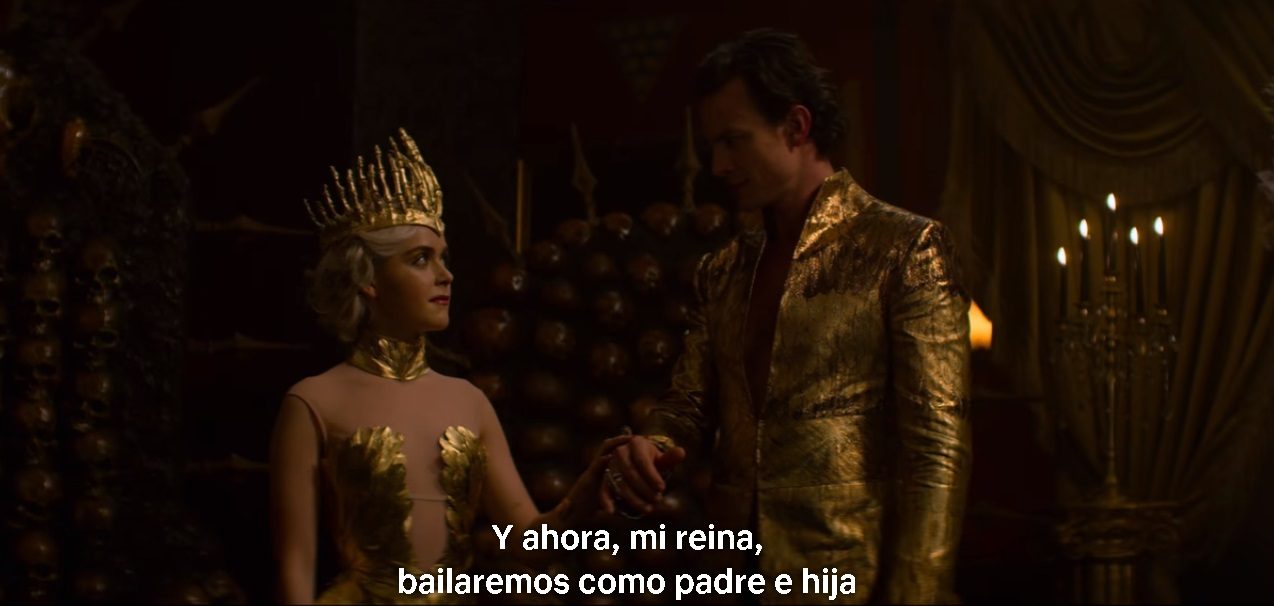 Sabrina junto al Señor de la Noche, que finalmente era su padre.