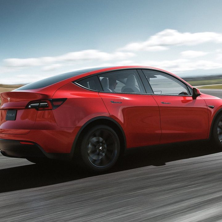Tesla Model Y 2021 vs. Ford Mustang Mach-E