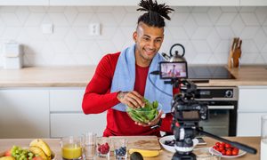como se gana dinero en youtube fitness vlogger making a video of himself at home  talking to camera when food