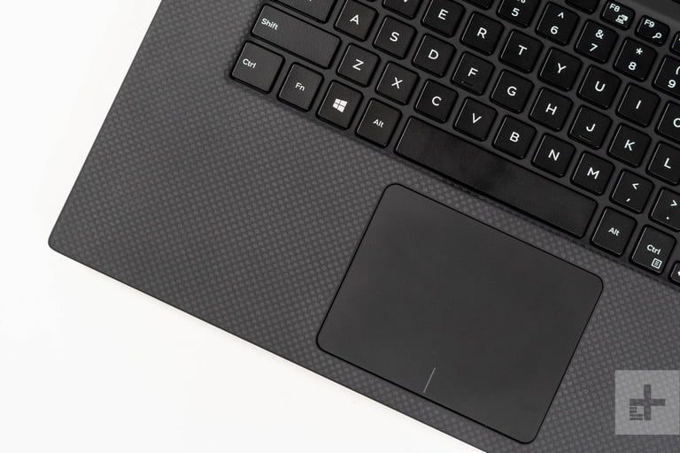 detalle del panel táctil y el teclado de la portátil Dell XPS 15