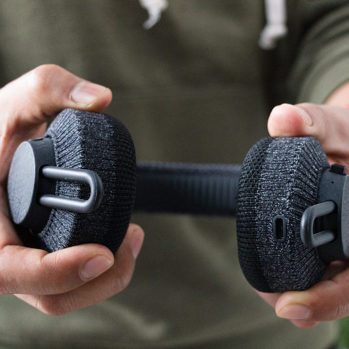 Detalle de los audífonos inalámbricos Adidas RPT-01