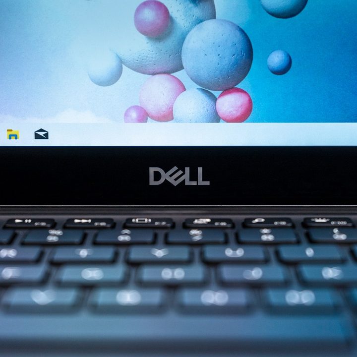 teclado y pantalla de una Dell XPS 15 -Lenovo vs Dell