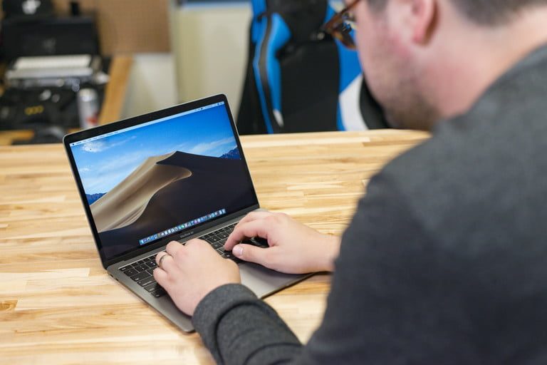 Escribiendo en MacBook Air