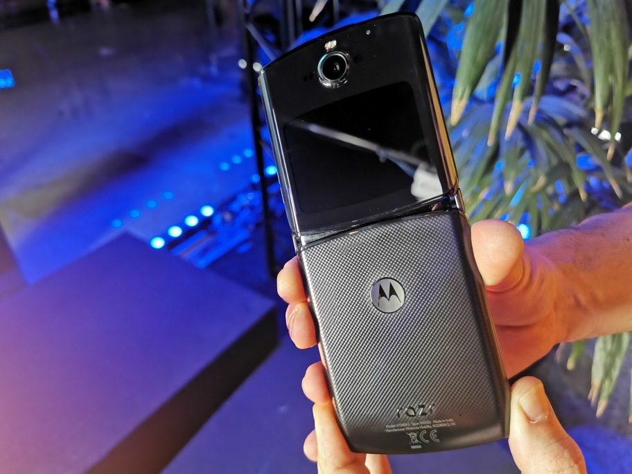 motorola razr abierto por la parte de atrás