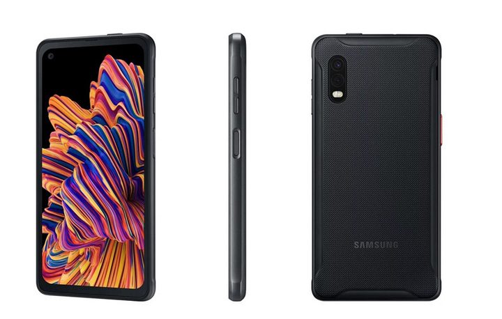 Celular Galaxy Xcover Pro sobre fondo blanco