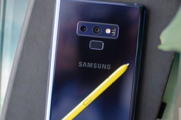 El teléfono Galaxy Note 9 con un S Pen. Te contamos cuáles son los ajustes del Galaxy S9