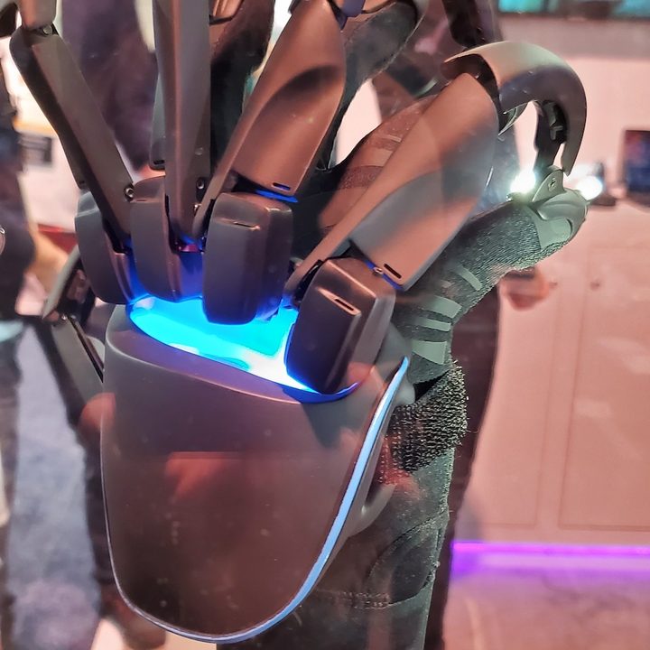 teslasuit presenta glove guante rv 6