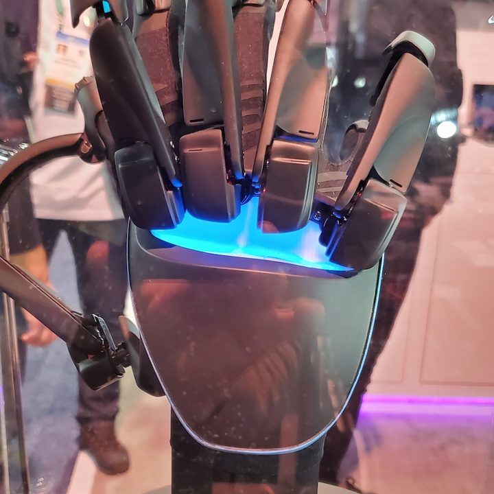 teslasuit presenta glove guante rv 7