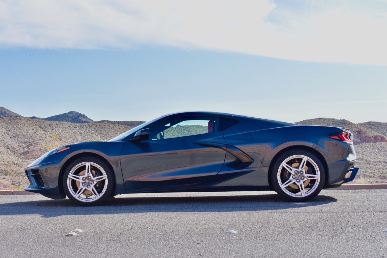 Chevrolet Corvette Stingray de lado