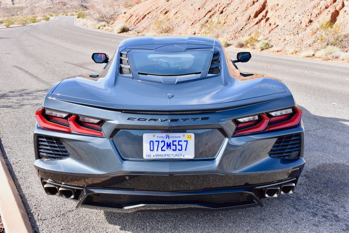 Chevrolet Corvette 2020 por detrás