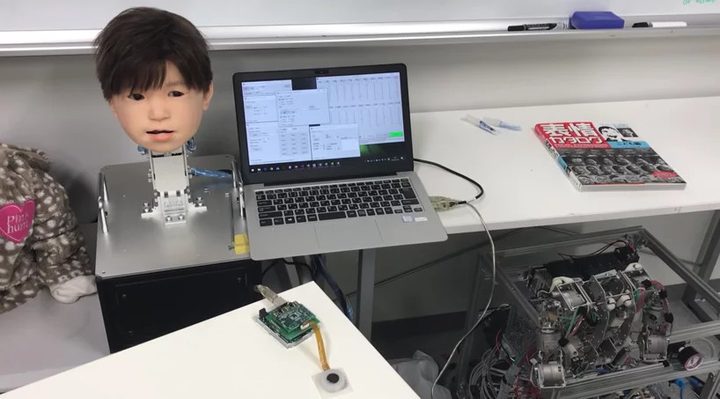 Affetto robot con emociones