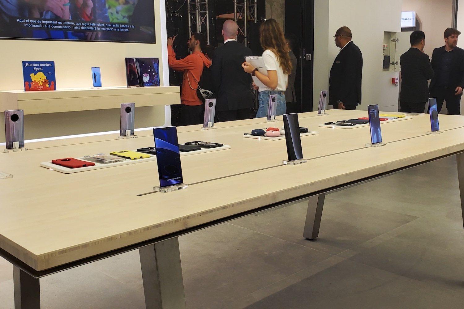 inauguración Espai Huawei en Barcelona