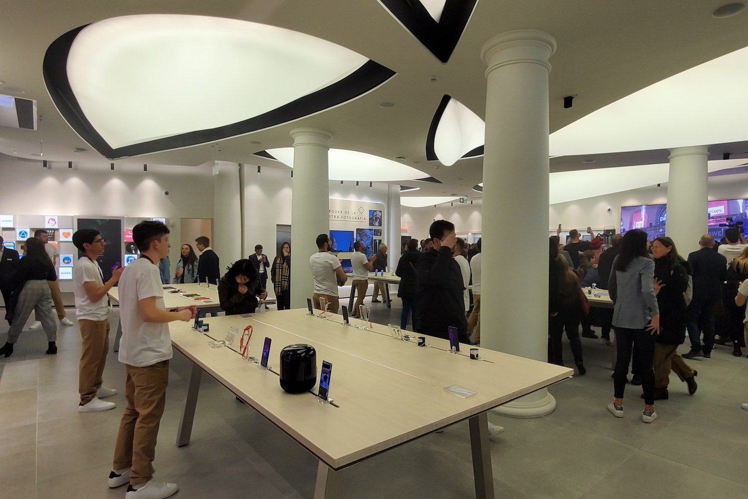 inauguración Espai Huawei en Barcelona