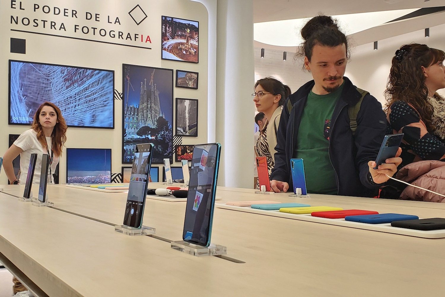 inauguración Espai Huawei en Barcelona