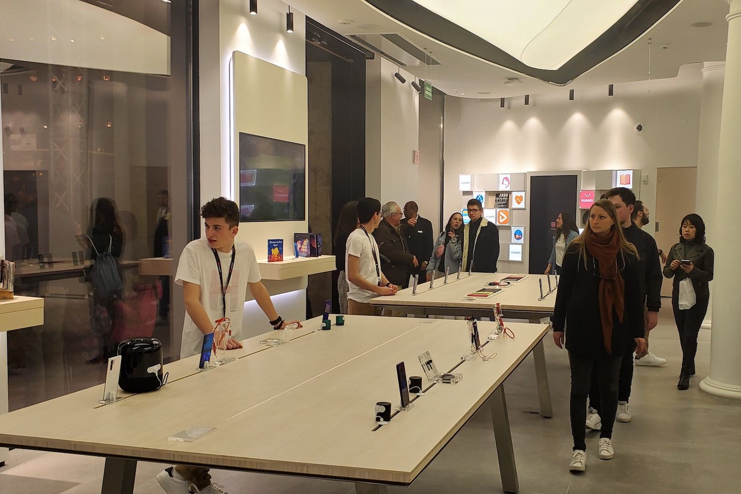 inauguración Espai Huawei en Barcelona