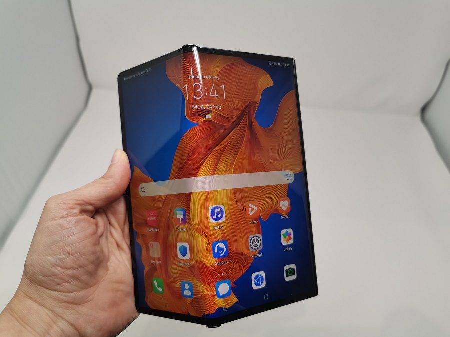 Huawei Mate Xs medio plegado
