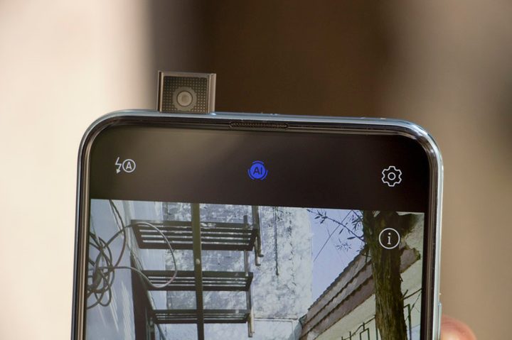 Detalle de la cámara retráctil del Huawei Y9s