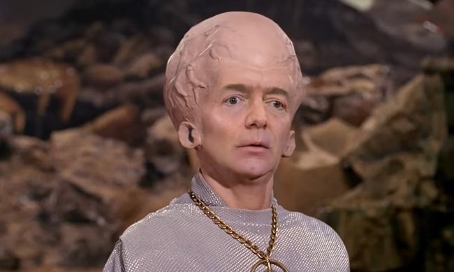 jeff bezos com un alienígena con una cabeza grande