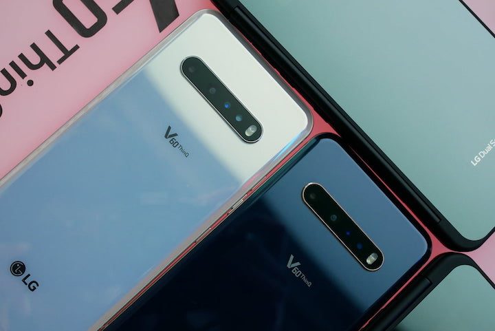 LG V60 ThinQ 5G en gris y en negro