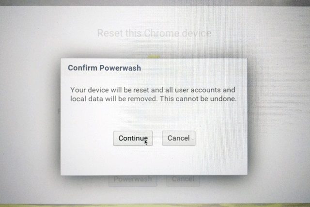 Pantalla de confirmacion de Powerwash al restaurar una Chromebook