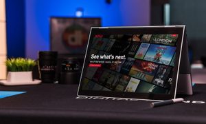 Una PixelBook con el sitio de Netflix abierto. Te contamos qué es Netflix Roulette