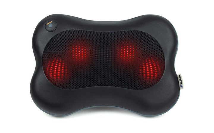 Masajeador para espalda y cuello sobre fondo blanco