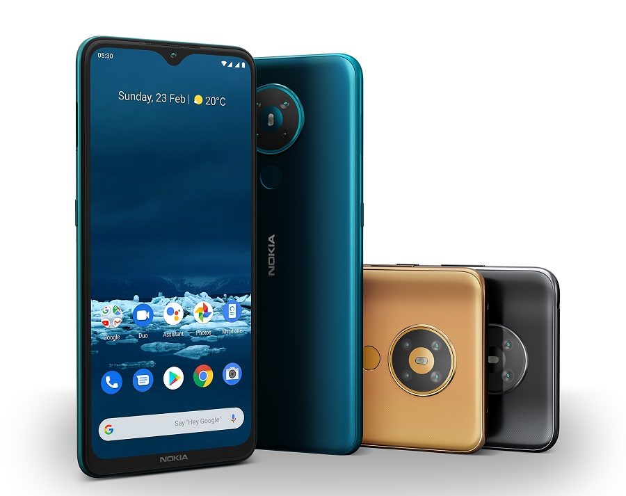 Nokia 5.3 en tres colores, azul, gris oscuro y dorado