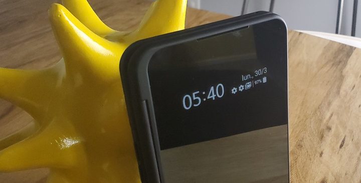 pantalla externa del LG V60 THINQ